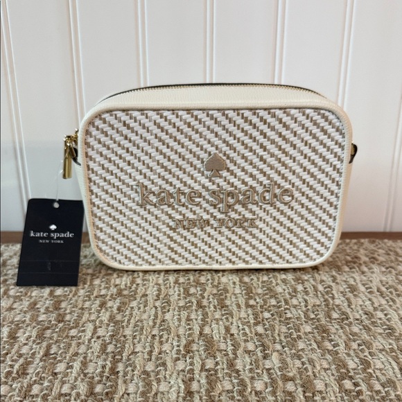 Kate Spade Oh Snap Straw Camera Bag in the Meringue Multi color.  MSRP $299 nwt - Picture 2 of 6